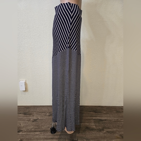 Coldwater Creek Sz Med Maxi Skirt stretch pullon Navy white stripe geometric - Picture 5 of 8
